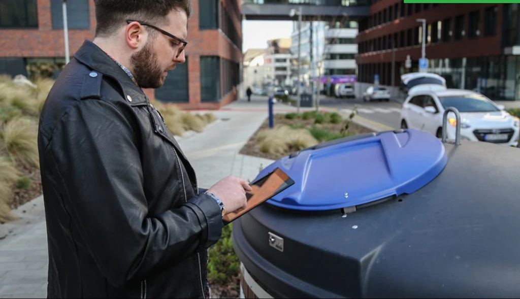 Odpadový startup Sensoneo získal grant a investíciu. Peniaze môže použiť na rozvoj