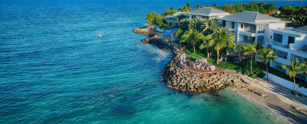 Giorgio Armani býva v tropickom raji. Pozrite si exkluzívne zábery jeho luxusných víl v Karibiku