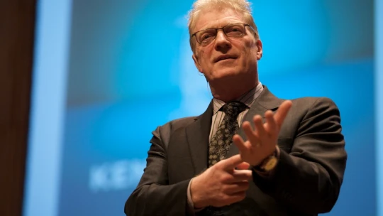 Legenda menom Ken Robinson. Jeho TED Talk bol najsledovanejším videom o vzdelávaní