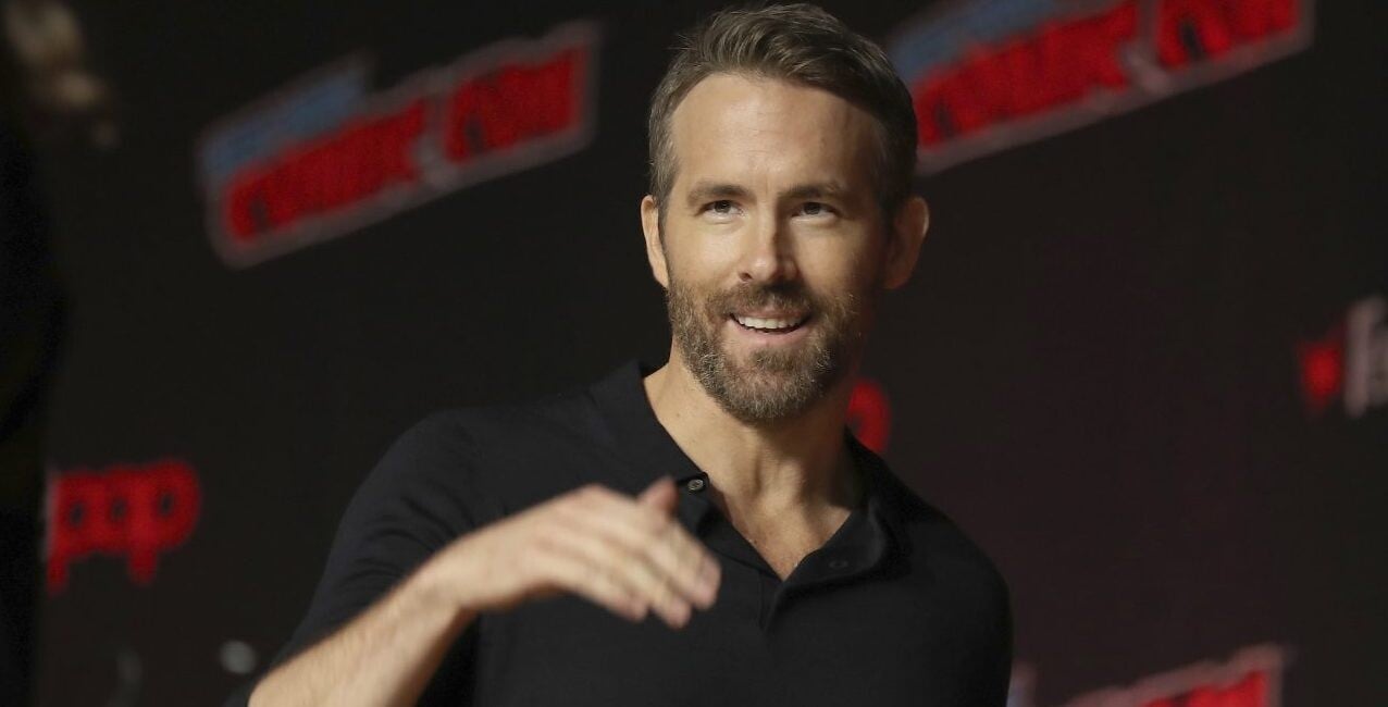 Kanadský herec Ryan Reynolds predáva svoj gin. Za balík značiek kupca zaplatí 610 miliónov dolárov