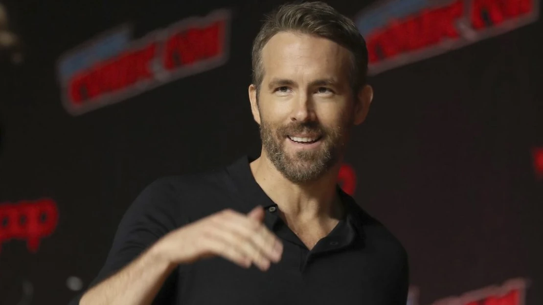 Kanadský herec Ryan Reynolds predáva svoj gin. Za balík značiek kupca zaplatí 610 miliónov dolárov