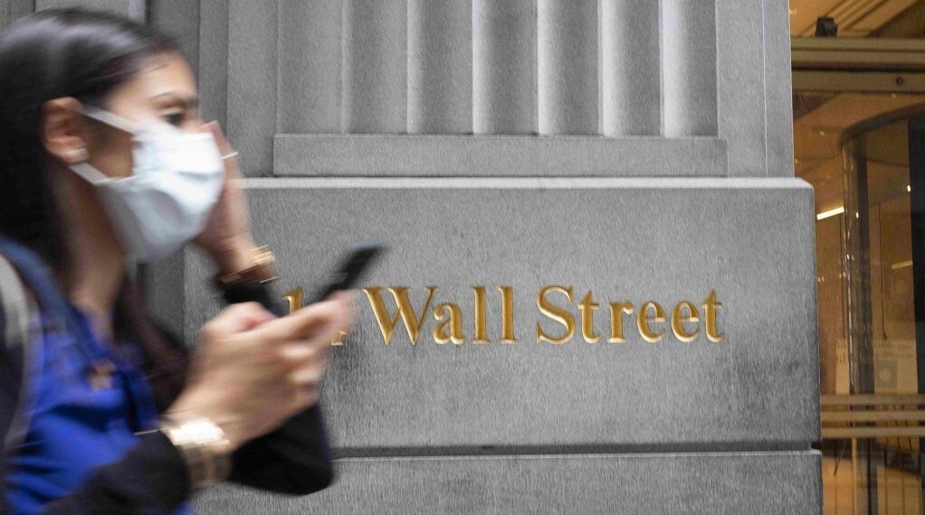Burza už na koronu zabudla, akcie na Wall Street sú opäť na historickom maxime