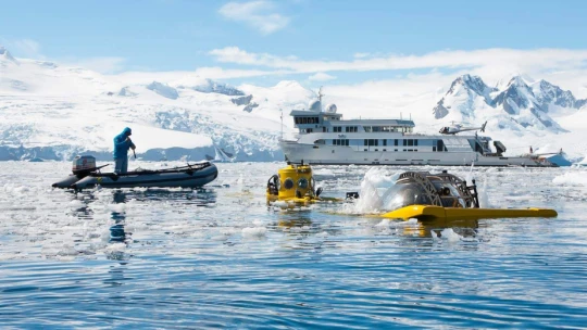 Dovolenka na najodľahlejšom mieste sveta. Žiadni ľudia, iba božské ticho a ľadová modrá