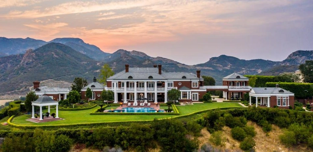 Bývalá superhviezda NHL Wayne Gretzky predáva dom v Kalifornii. Cena? 22,9 milióna dolárov