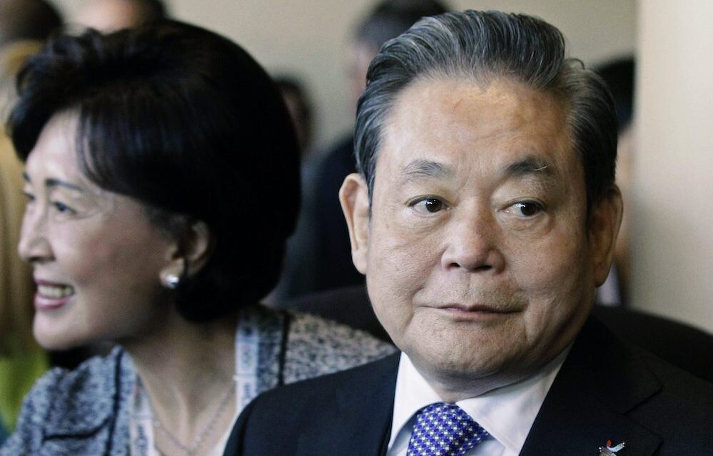 Zomrel šéf Samsungu a najbohatší Kórejčan, mal 78 rokov. Z koncernu urobil svetovú firmu
