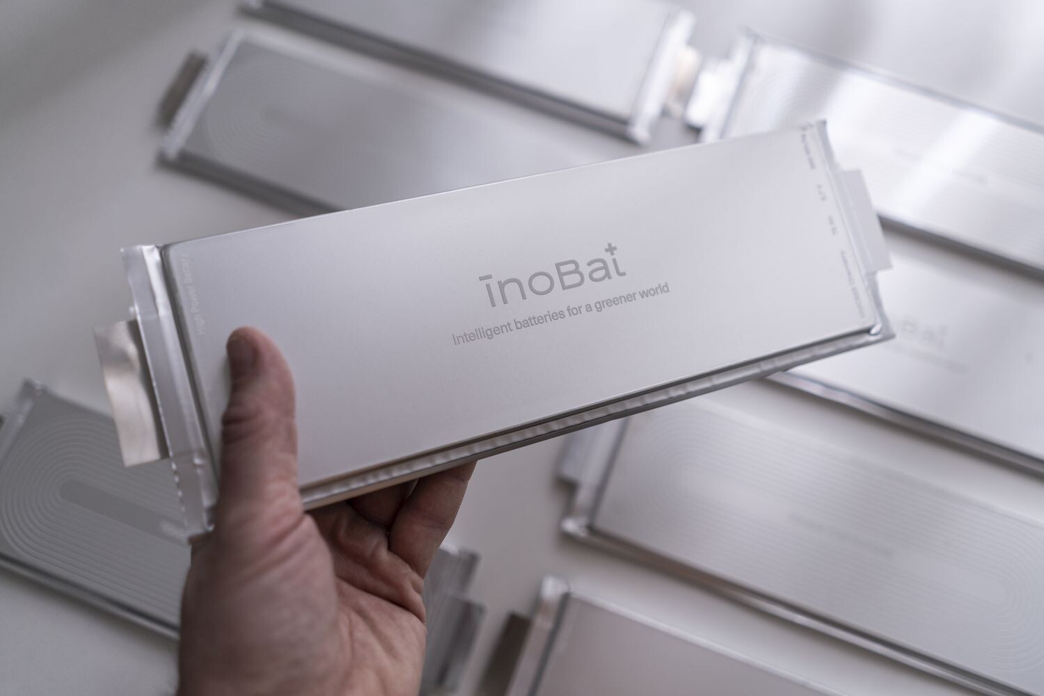 Spoločnosť InoBat vyrobila vo Voderadoch prvé batérie. Má tím expertov z 18 krajín sveta