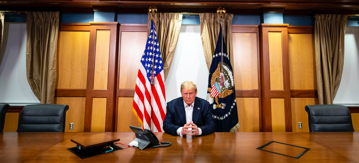 Medicína pre prezidenta. Alebo ako Trump neberie žiadne z liekov na Covid-19, ktoré mesiace odporúčal