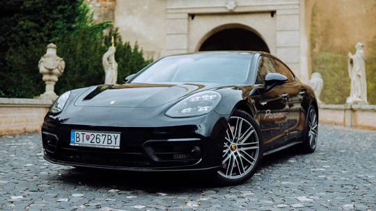 Nové Porsche Panamera nachádza harmóniu aj v protikladoch