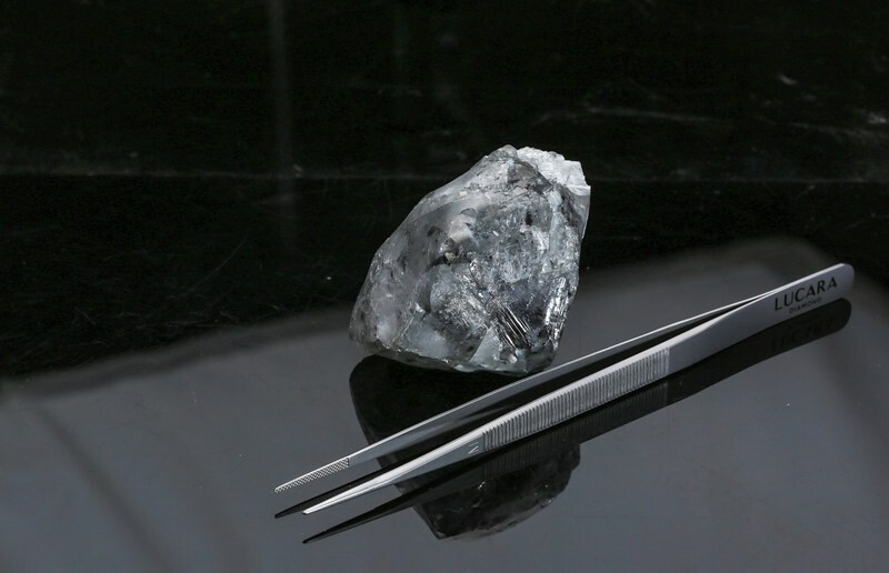 V Botswane našli štvrtý najväčší diamant v histórii. Má až 998 karátov