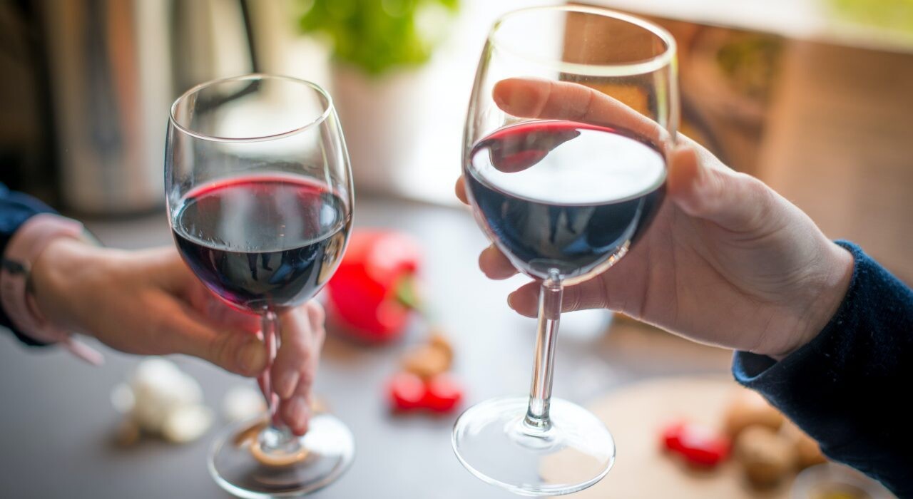 Ako si viac vychutnáte pohár vína? Máme pre vás rady od piatich someliérov