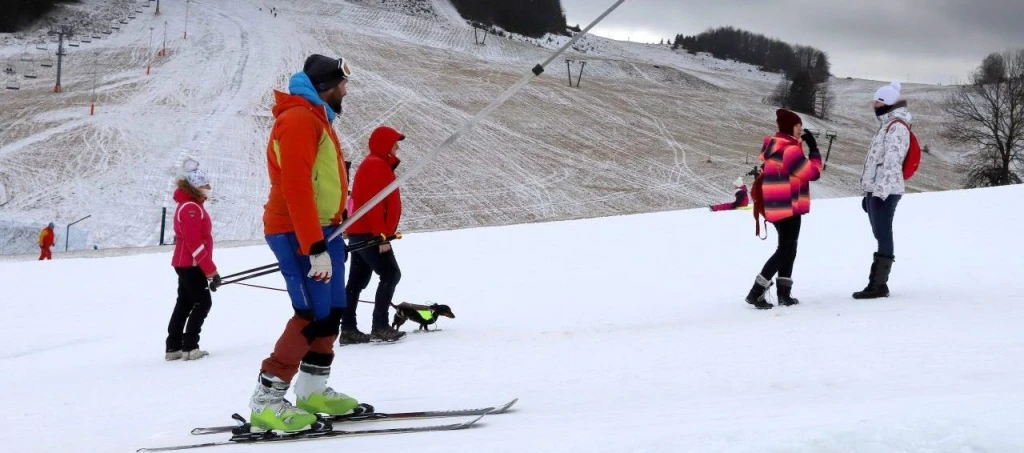 Nemocnice kolabujú, vláda šliape na brzdu: Tieto obmedzenia nás čakajú od 1. januára