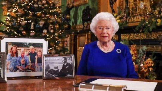 Oslávte advent s kráľovnou. Windsor má vianočnú výzdobu a na mesiac sa otvára verejnosti