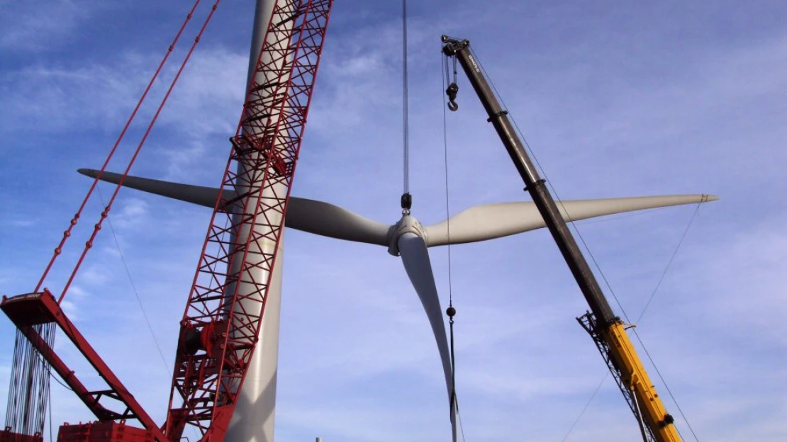 Obnoviteľné zdroje celosvetovo predbehli uhlie. Produkujú vyše tretinu elektriny