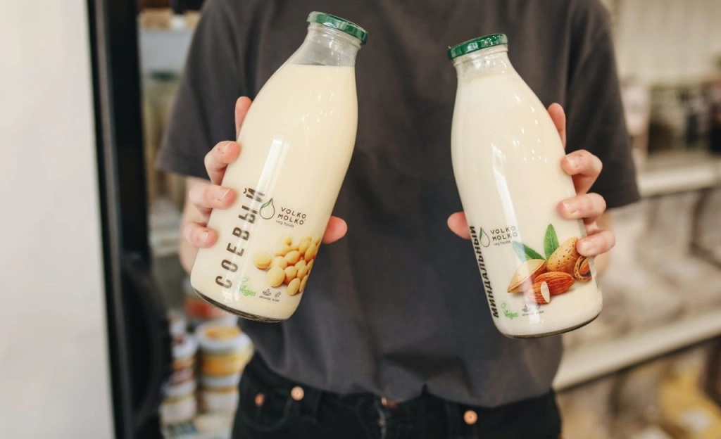 Nie všetky rastlinné mlieka sú ekologické. Ktorú náhradu mlieka si vybrať?