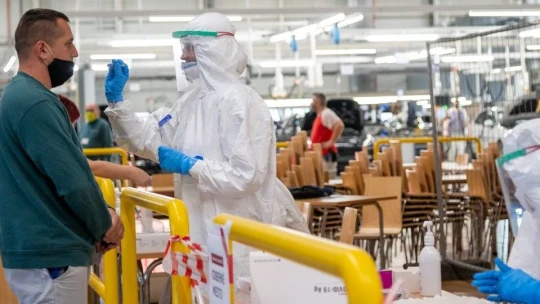 Pondelkový štart testovania vo firmách sa odkladá. Vyhlášku nestihli