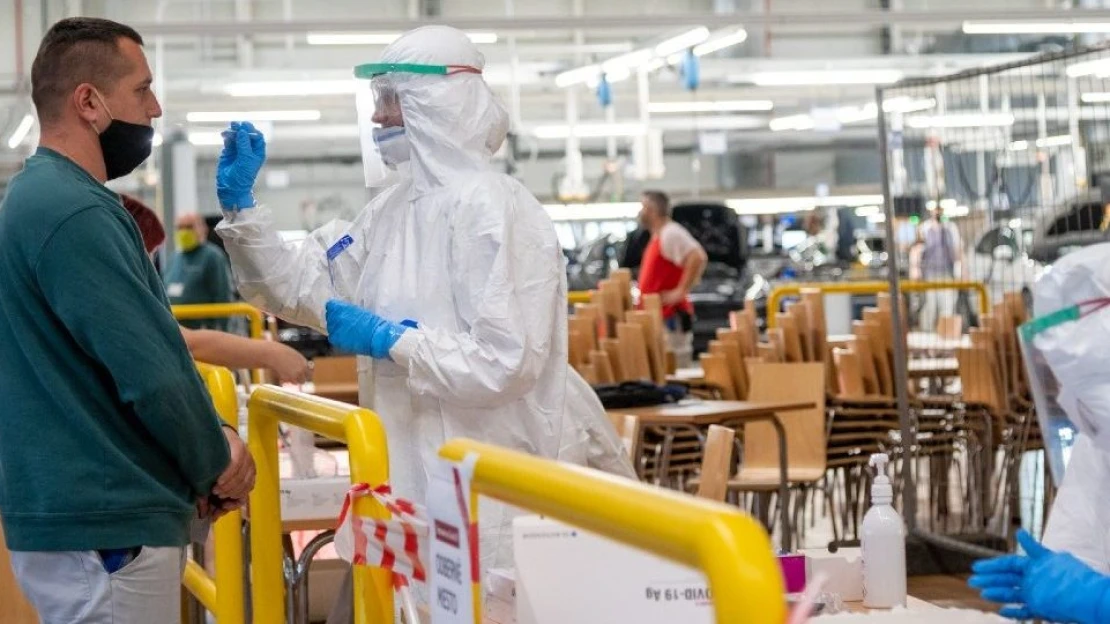 Pondelkový štart testovania vo firmách sa odkladá. Vyhlášku nestihli