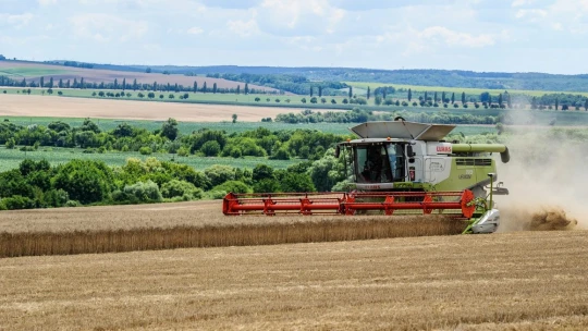 Bývalý manažér J&T vstupuje do agrobiznisu. Získal 50 % v akciovke Slovenské farmárske