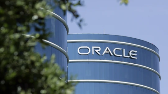 Larry Ellison zbohatol o 100 miliárd za deň. Oracle vytvoril aj dvoch nových miliardárov – kto sú?