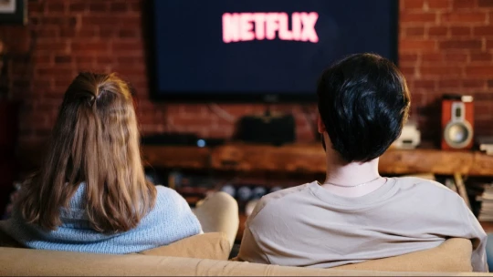 Čo sledovať na streamovacích platformách? Prinášame 10 tipov na filmy a seriály