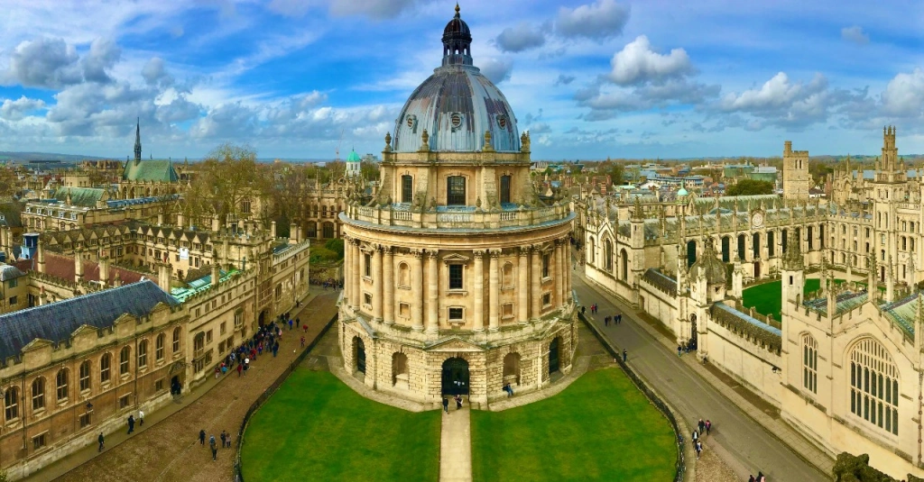 Študenti na (nových) cestách: Cambridge či Oxford strácajú po brexite čaro