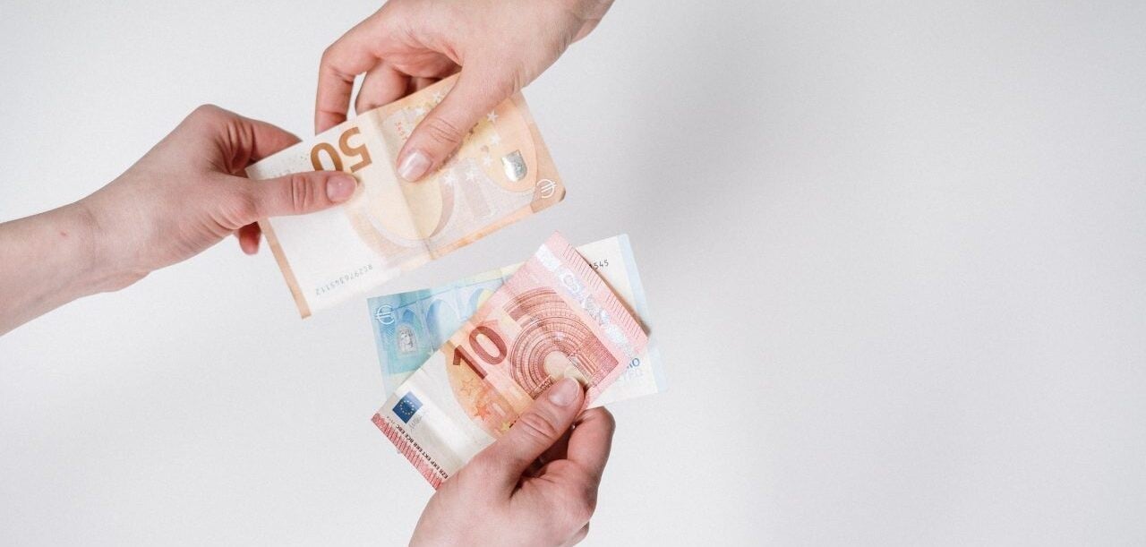 Platové pomery na Slovensku: Polovica pracujúcich zarobí menej ako 830 eur v čistom