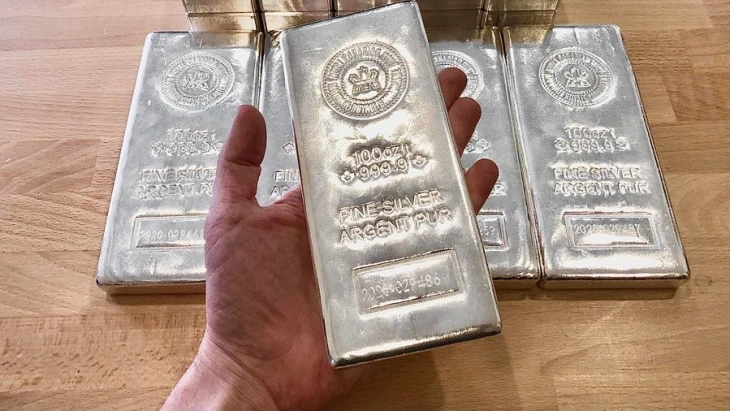 Striebro na rekorde. Čo poháňa vzácny kov a porastie jeho cena ďalej?