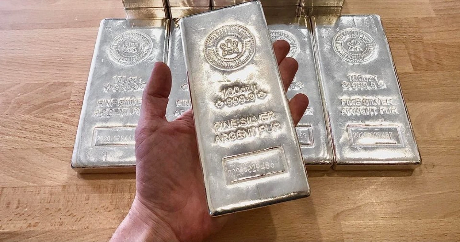 Brutálny pád striebra a zlata. Brooks odhaľuje, či ide o pohromu, alebo príležitosť