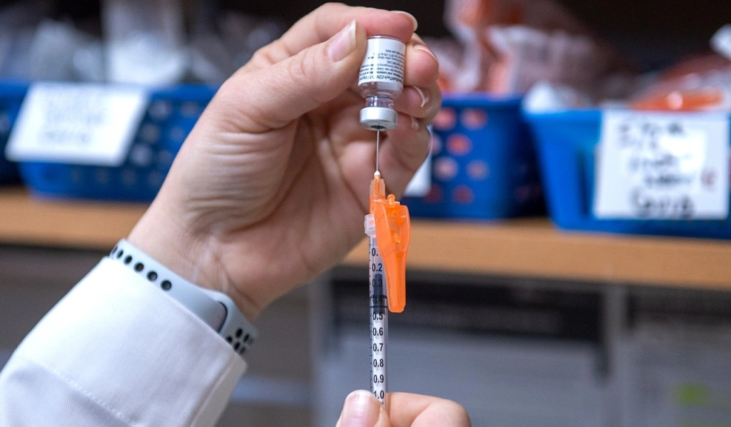 Tabletka ako alternatíva očkovania? Pfizer začal testovať nový liek na koronavírus