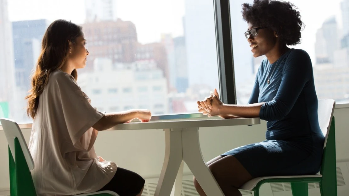 Viete správne komunikovať? Týchto 7 fráz vás spoľahlivo pripravuje o dôveryhodnosť