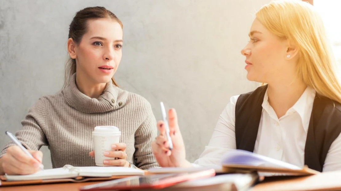 Umenie konverzácie: 10 tipov, ako nadviazať kontakt a rozprúdiť zmysluplné rozhovory