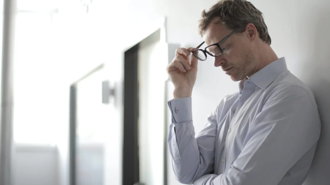 Vyhorenie je signál, že máme v živote spomaliť. Tu sú 4 spôsoby, ako opäť vstať z popola