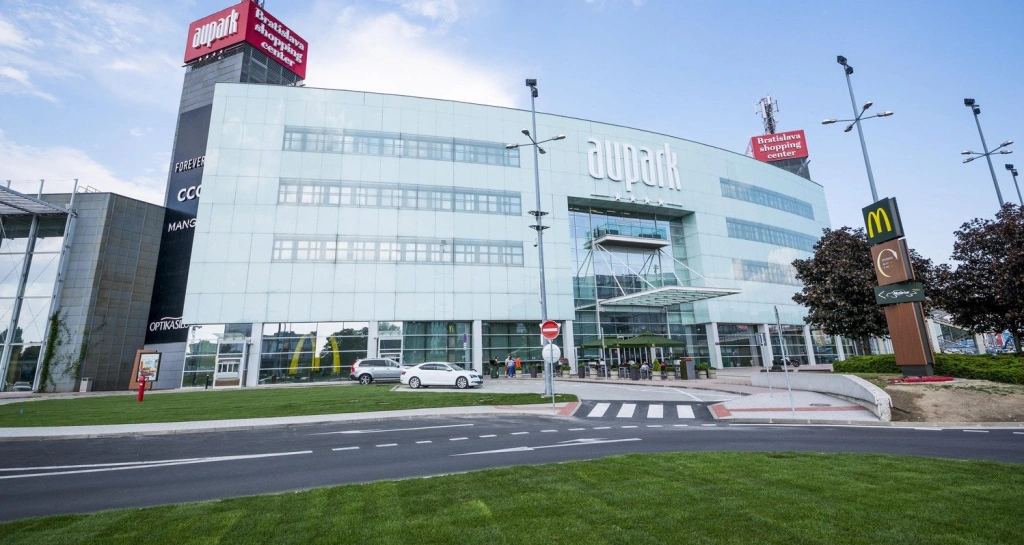 Príbeh Auparku: Obchodné centrum, ktoré vybudoval najbohatší Slovák, opäť mení majiteľa