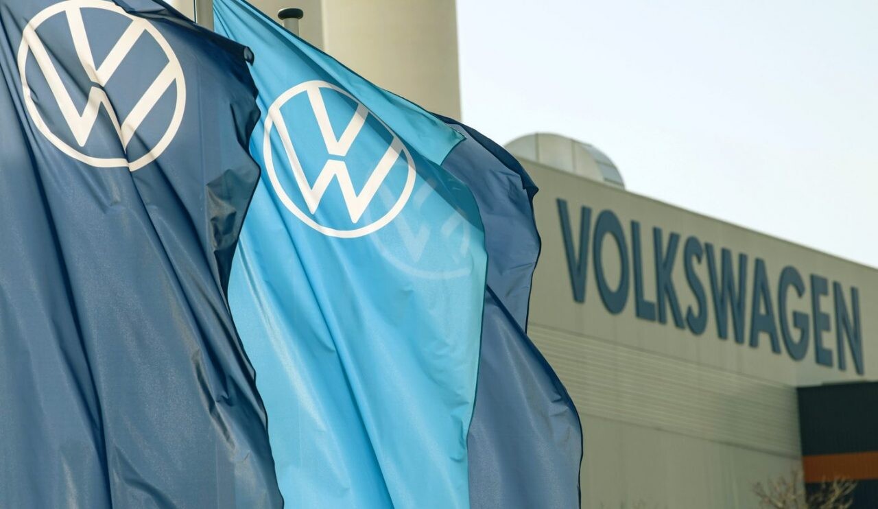 Volkswagen zastavuje svoje aktivity v Rusku: týka sa to výroby aj vývozu áut