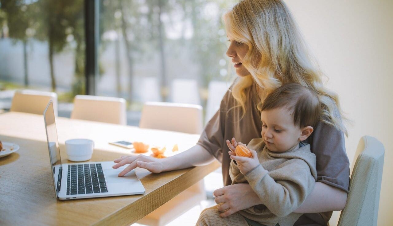 Naštartujte svoju kariéru po rodičovskej dovolenke. 5 tipov pre úspešný návrat do práce
