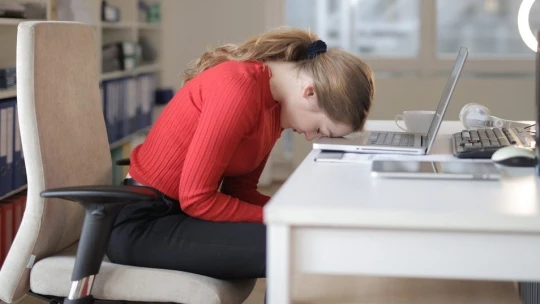 Všetko sa vám rúca? Tu je 12 tipov, ako utíšiť úzkosť a postaviť sa na nohy