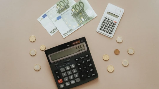 Poslanci schválili navýšenie rozpočtu. Výdavky stúpnu o 3,74 miliardy eur