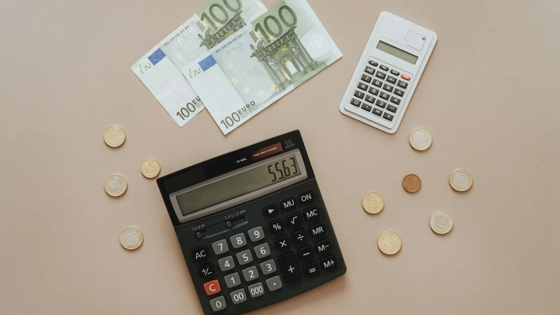 Poslanci schválili navýšenie rozpočtu. Výdavky stúpnu o 3,74 miliardy eur