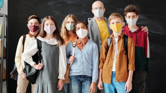 Uvoľňovanie pandemických opatrení sa zrýchli, rozhodla vláda