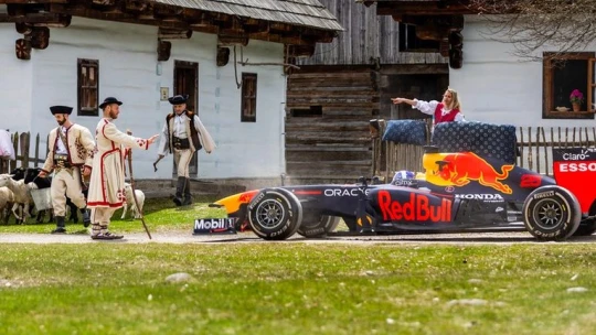 Formula 1 (aj) pod Tatrami. Unikátne video točil mladý režisér z Forbes 30 pod 30