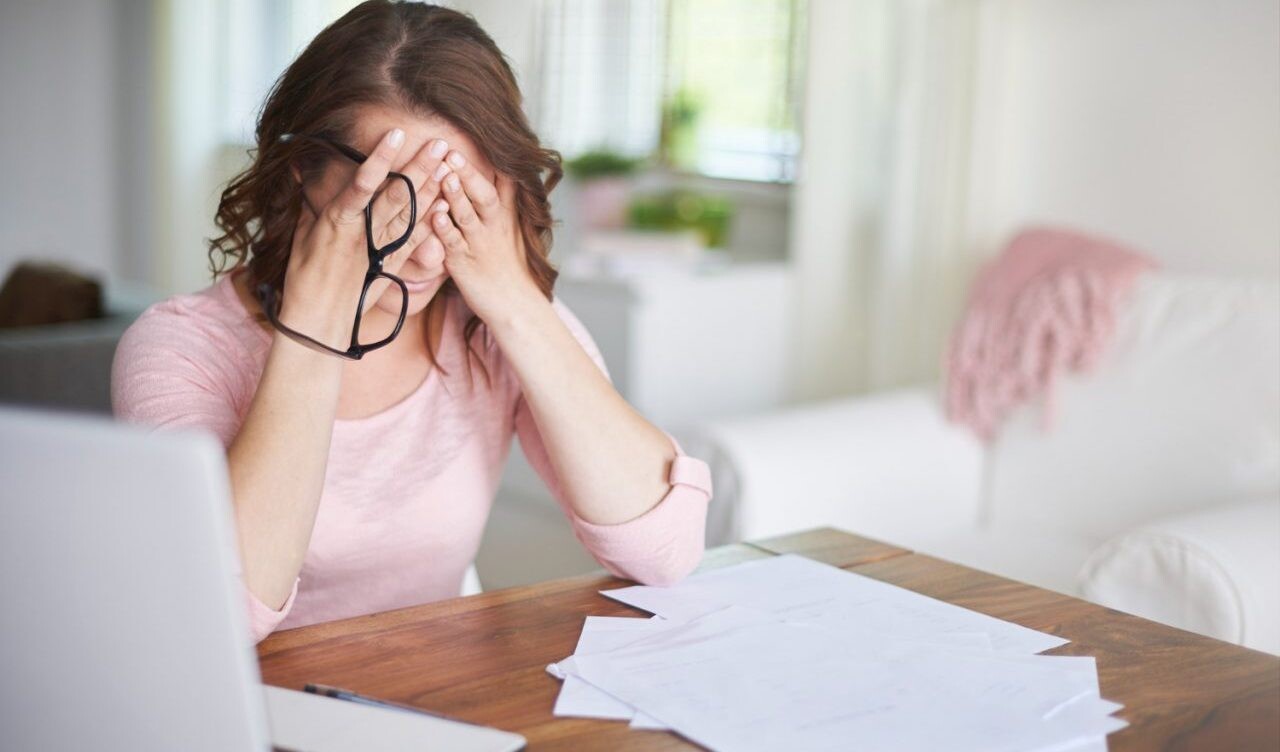 Toto je 5 faktorov, pre ktoré prežívame v práci stres. Ako sa s nimi vysporiadať?