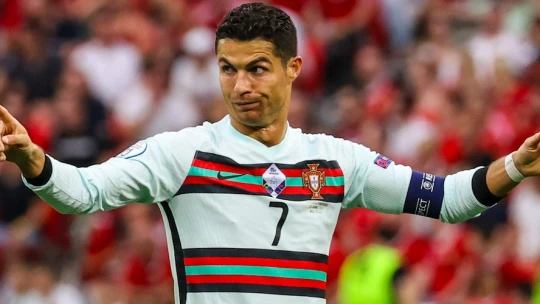 Ronaldo s Coca Colou nie je prvý. Občas stačí veta či gesto a ceny akcií sa hýbu o miliardy