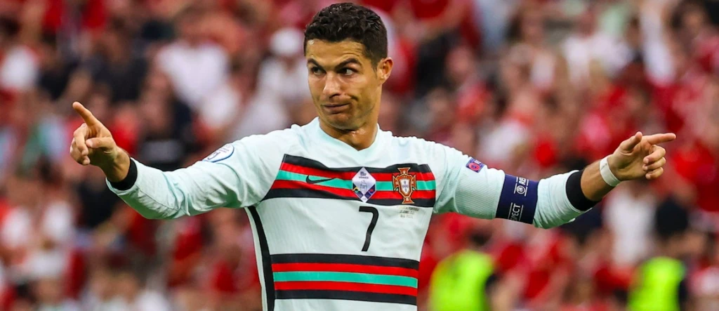 Ronaldo s Coca Colou nie je prvý. Občas stačí veta či gesto a ceny akcií sa hýbu o miliardy