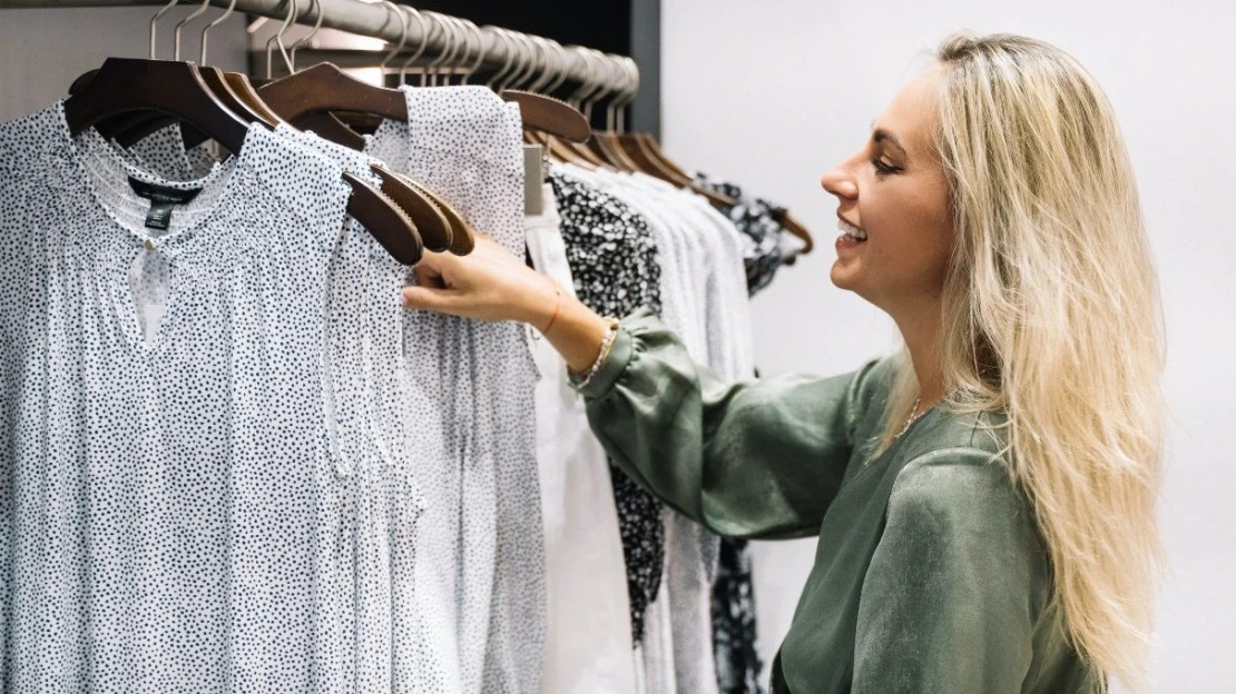 Chcete urobiť skvelý prvý dojem? Tu sú štyri jednoduché triky, ako si vylepšiť šatník