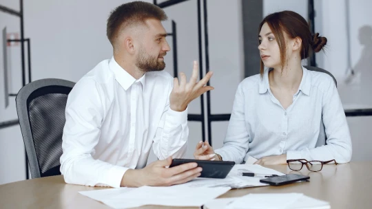 Zameral sa na vás požierač energie? Tu sú rady, ako sa ho taktne zbaviť