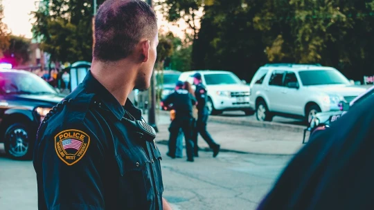 Ako zvládať náročné rozhovory? Policajný seržant opísal 5 praktických rád