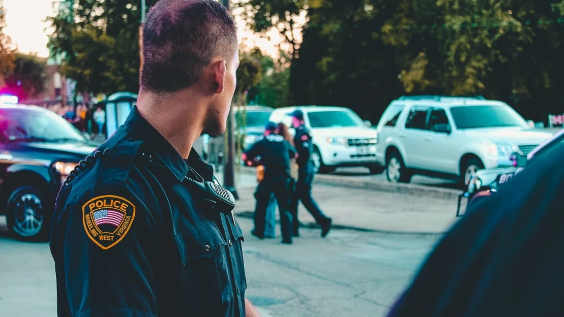 Ako zvládať náročné rozhovory? Policajný seržant opísal 5 praktických rád