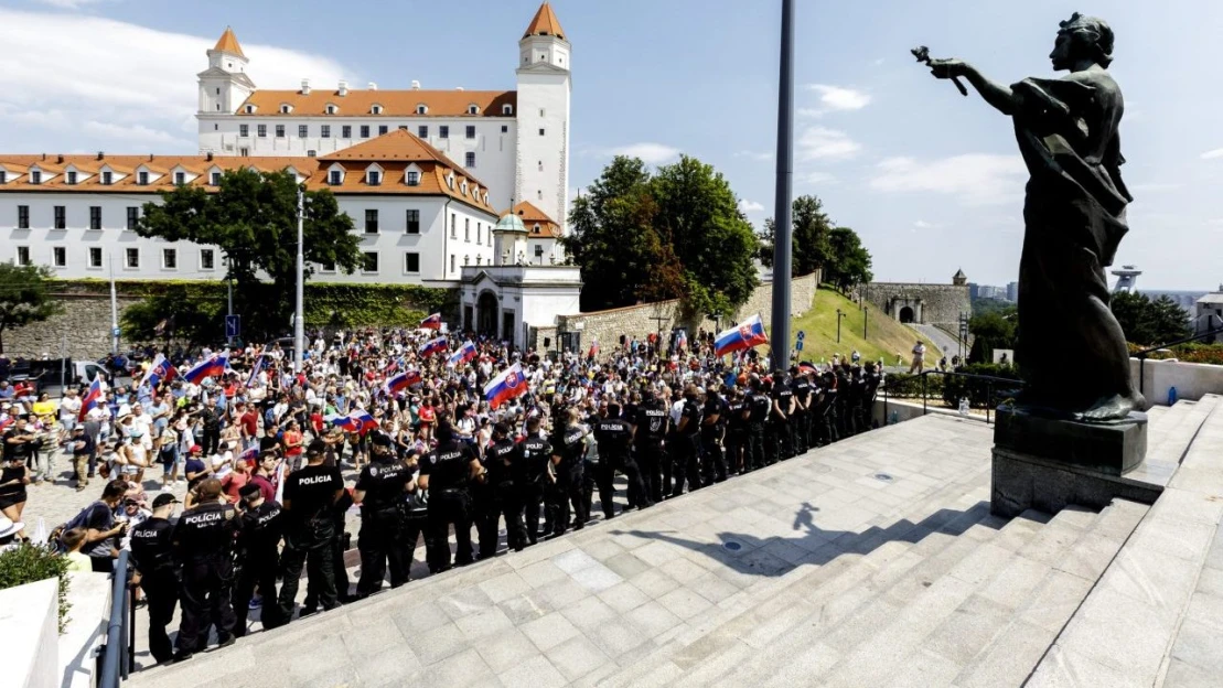 Parlament schválil zvýhodnenie očkovaných. Neočkovaní nebudú potrebovať test všade