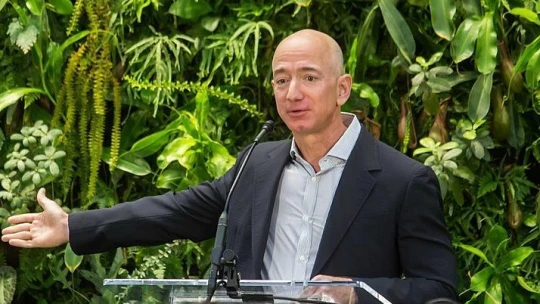 Chcete vybudovať úspešnú firmu? Inšpirujte sa princípmi najbohatšieho človeka sveta