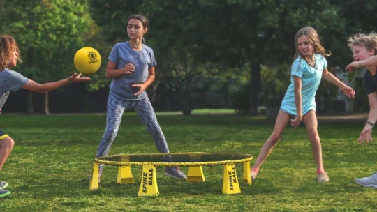 Ako zabaviť deti? Niekoľko pravidiel, ktoré sa môžu zísť nejednému rodičovi