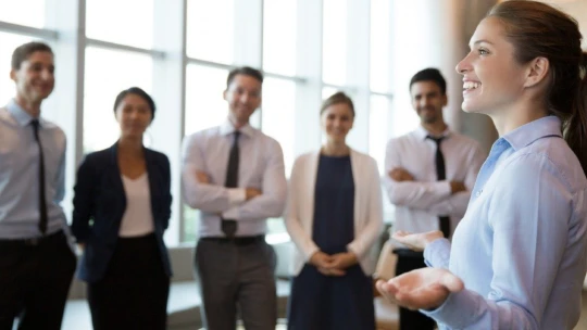 Ste tímový hráč a užívate si pozornosť okolia? Tu sú kariérne tipy pre extrovertov